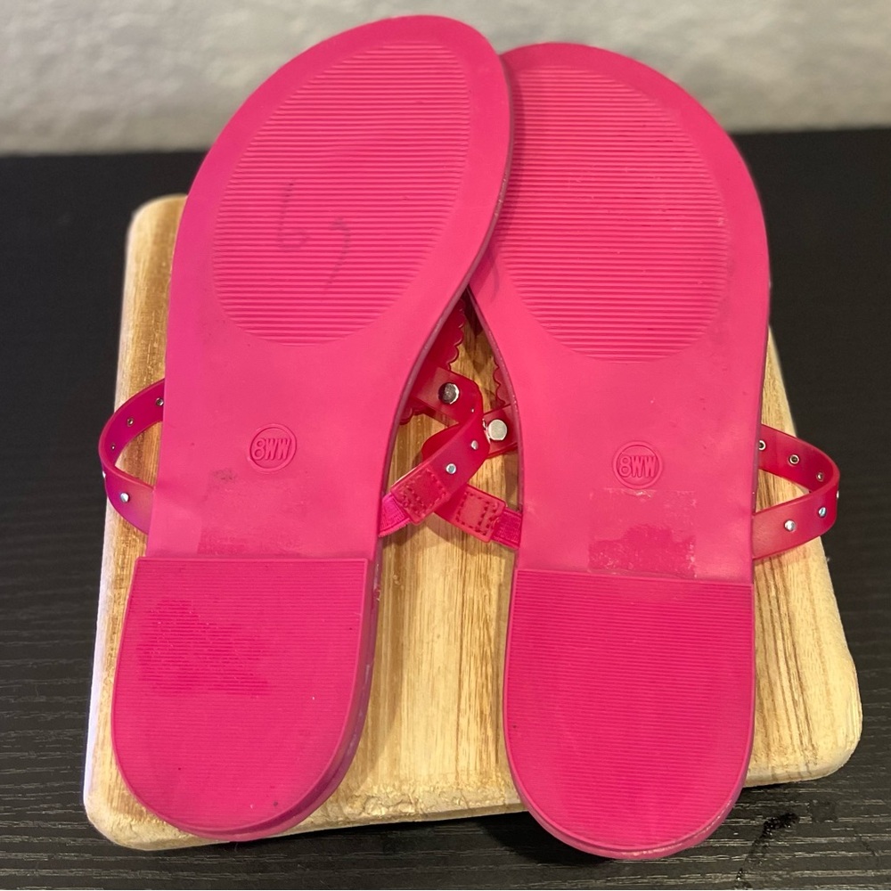 🌷Torrid Woman’s Hot Pink Jelly Flat Sandals Preloved Size: 8WW - Picture 3 of 3